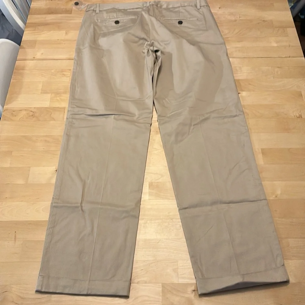 NWOT Gap khaki straight leg, stretchy,cuffed pants, size 8 x long inseam 29” - Picture 2 of 4